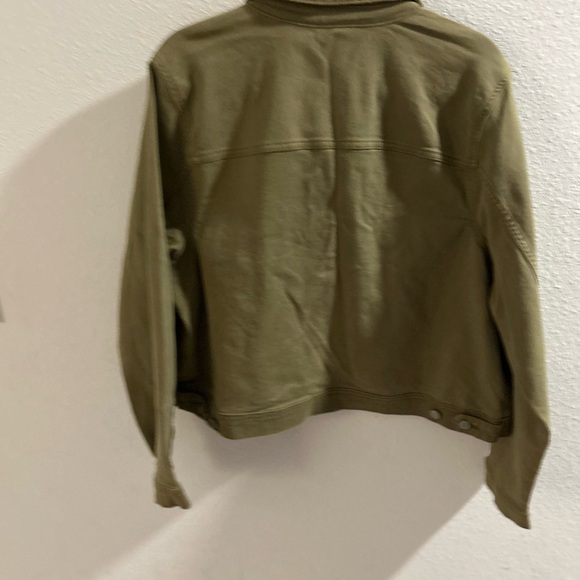 Sonoma Women’s Army Green Cropped Jean Jacket
Size 1X
NWOT - Picture 2 of 6